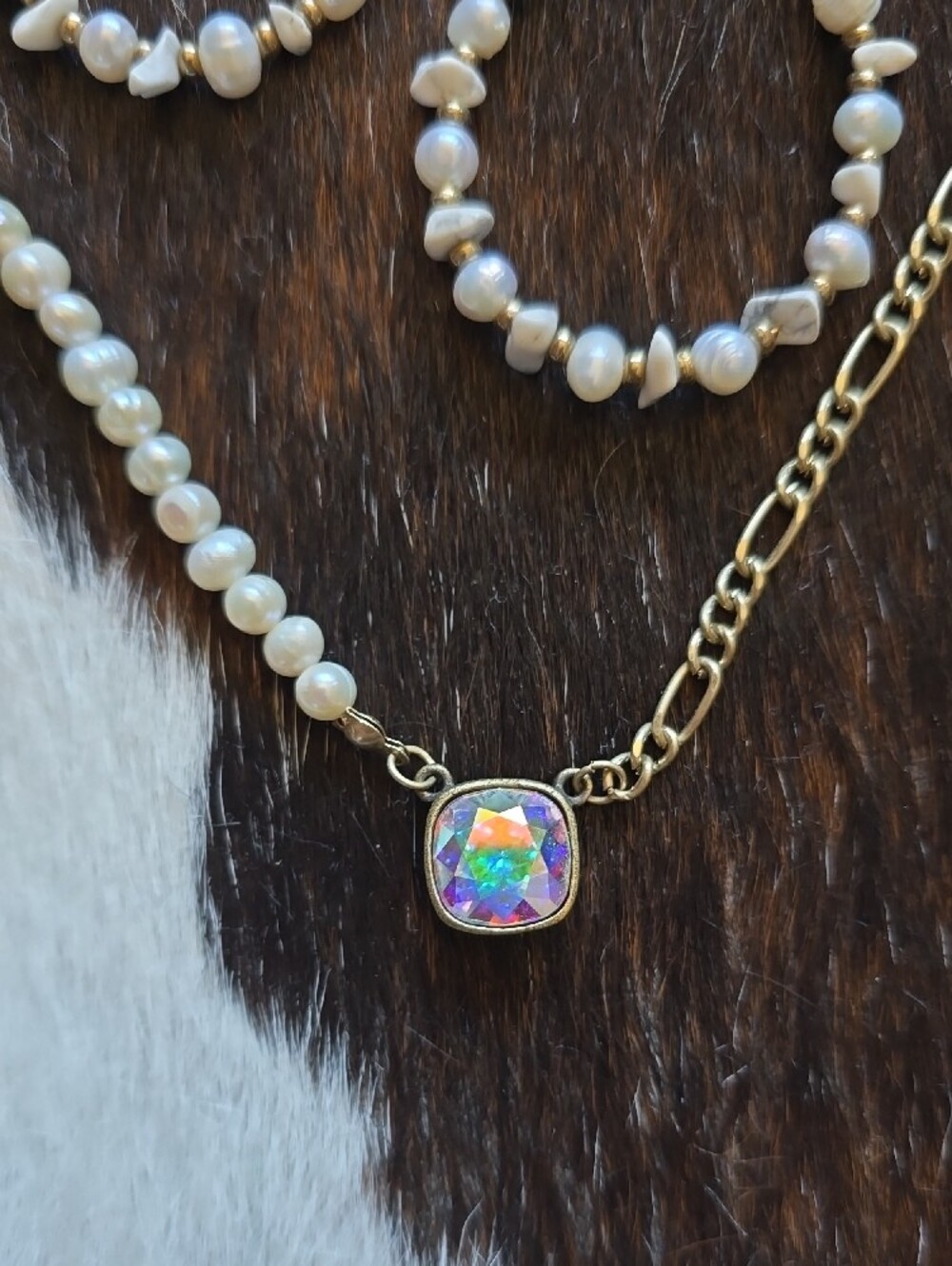 Gold-Accented White Pearl Necklace and Teardrop Earrings Set - Picture 3 of 3